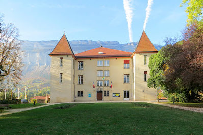 Réhabilitation énergétique de la Mairie de Montbonnot:     Un Château qui réduit sa consommation énergétique de 33%.