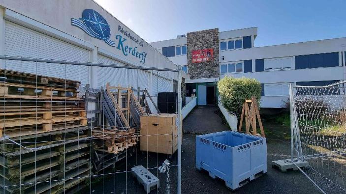 Des matériaux triés pour une seconde vie Palettes, portes et équipements techniques préparés pour réemploi sur le site de la résidence autonomie Kerderff
